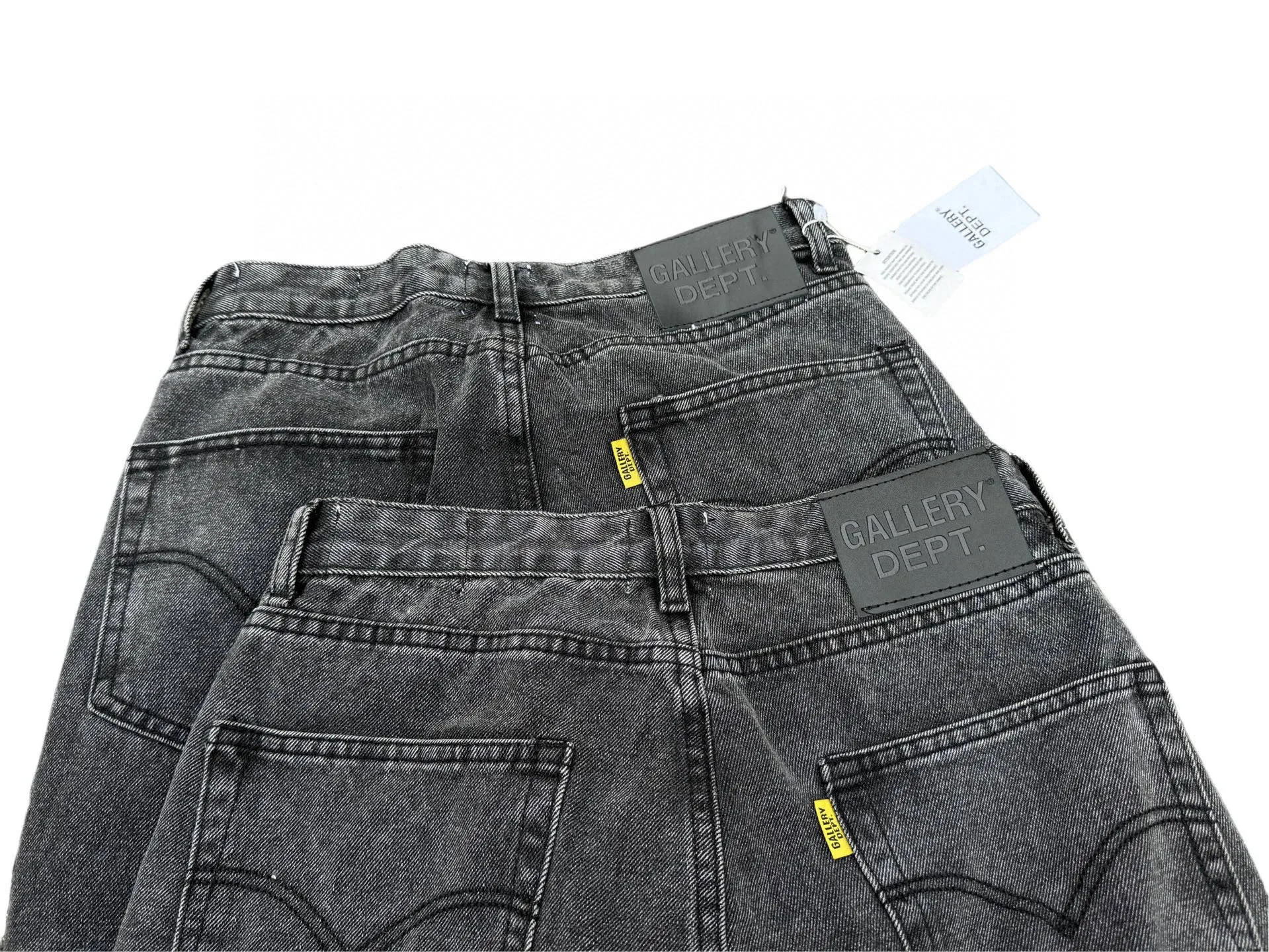 P260💰G99 GALLERY DEPT. Crow's leather cross denim bell-bottoms washed distressed spliced ​​jeans denim washing factory. During the process, the owner of the washing factory helped introduce a boss who once worked at Levi's OEM factory and then started his own business. This also paved the way for the following styles. Therefore, Levi's remodeled single product for the base plate is really familiar. Whether it is the fabrics supplied or the lathes used in production, there is nothing to choose from. -Color: Black -Size: S-XXL (corresponding to 28-36)